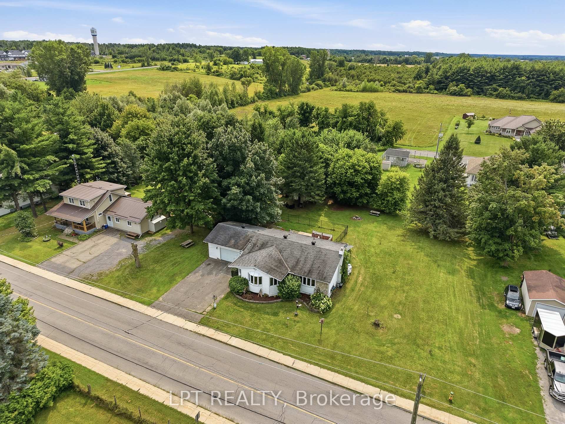 Photo 33 of 41 St Polycarp Street, North Stormont, Moose Creek — HOMEH