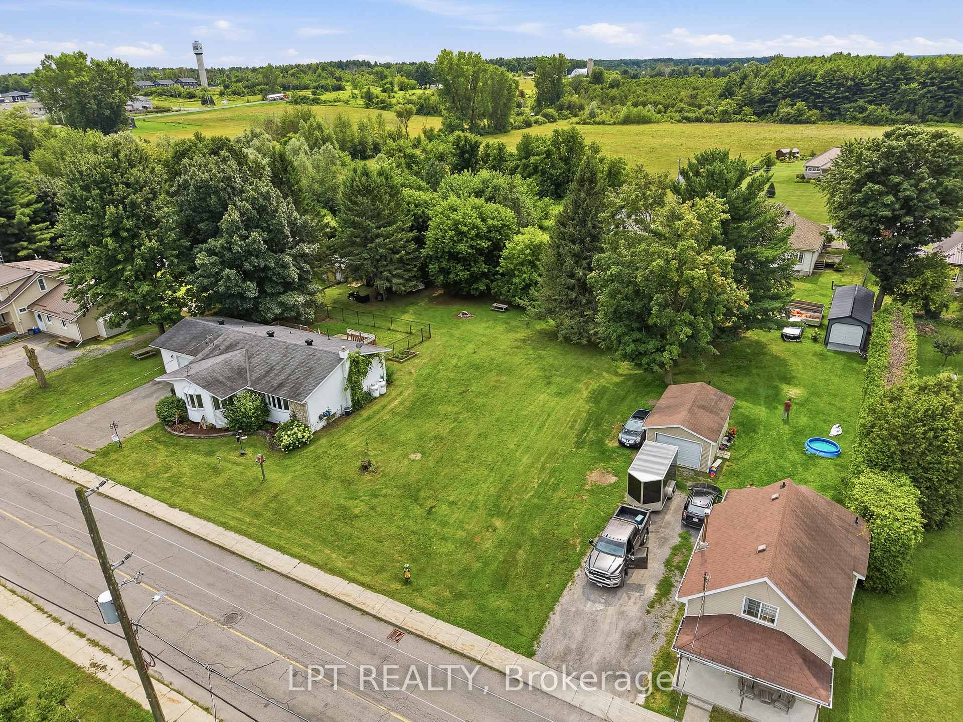 Photo 39 of 41 St Polycarp Street, North Stormont, Moose Creek — HOMEH