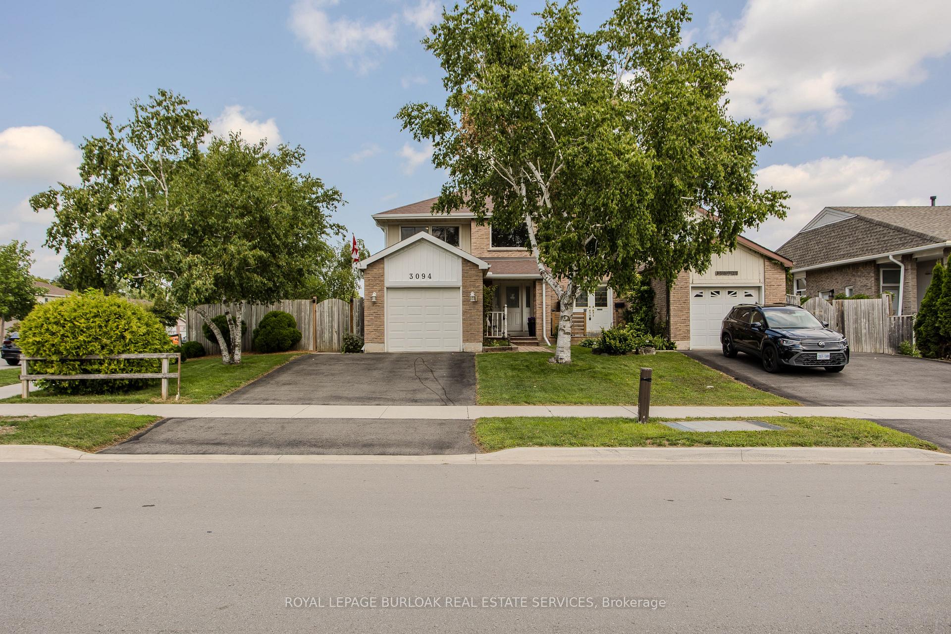 Front of 3094 Autumn Hill Crescent