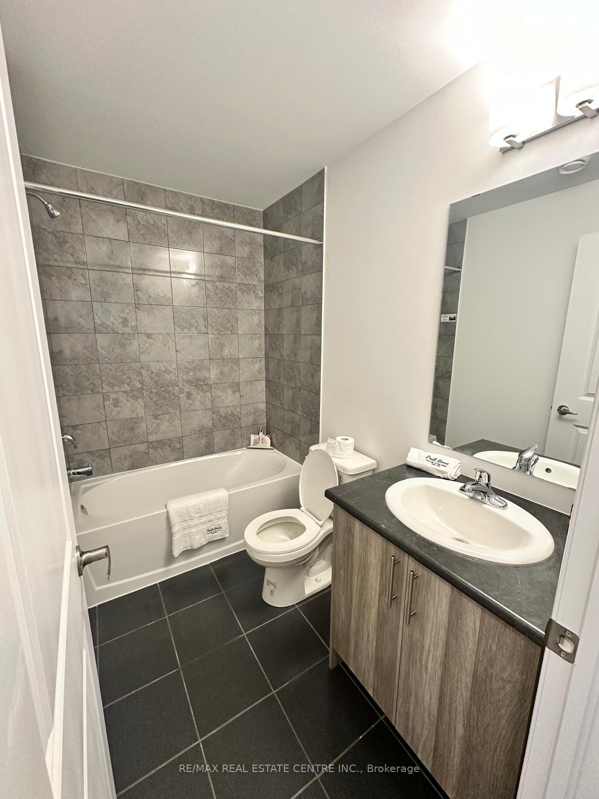 Photo 11 of Unit 1, 9 Hay Lane, Barrie, Rural Barrie Southeast — HOMEH