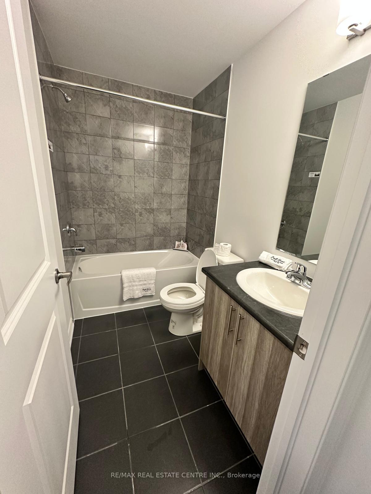 Photo 12 of Unit 1, 9 Hay Lane, Barrie, Rural Barrie Southeast — HOMEH