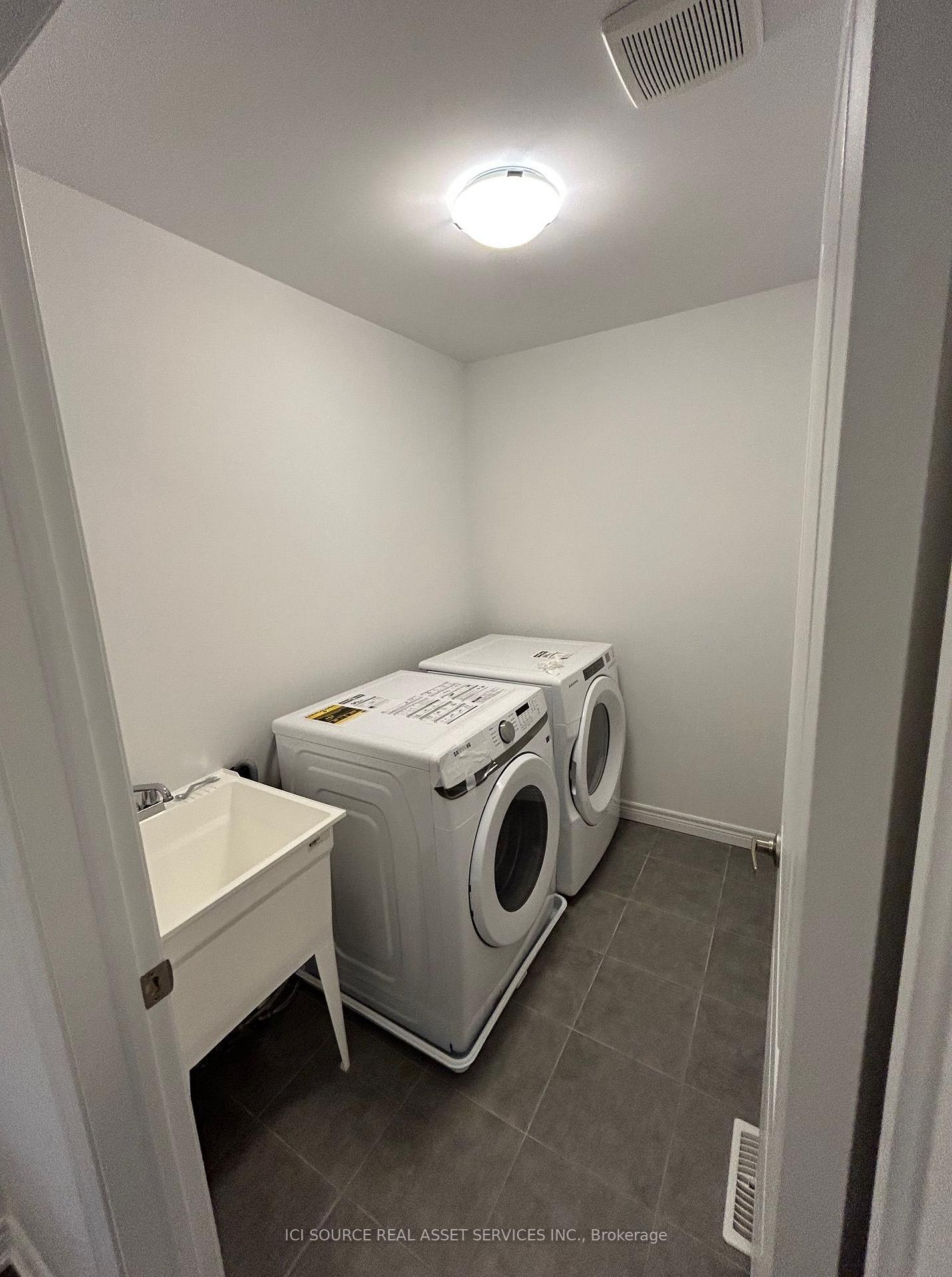Photo 9 of 22 Holder Drive, Brantford, Empire South — HOMEH