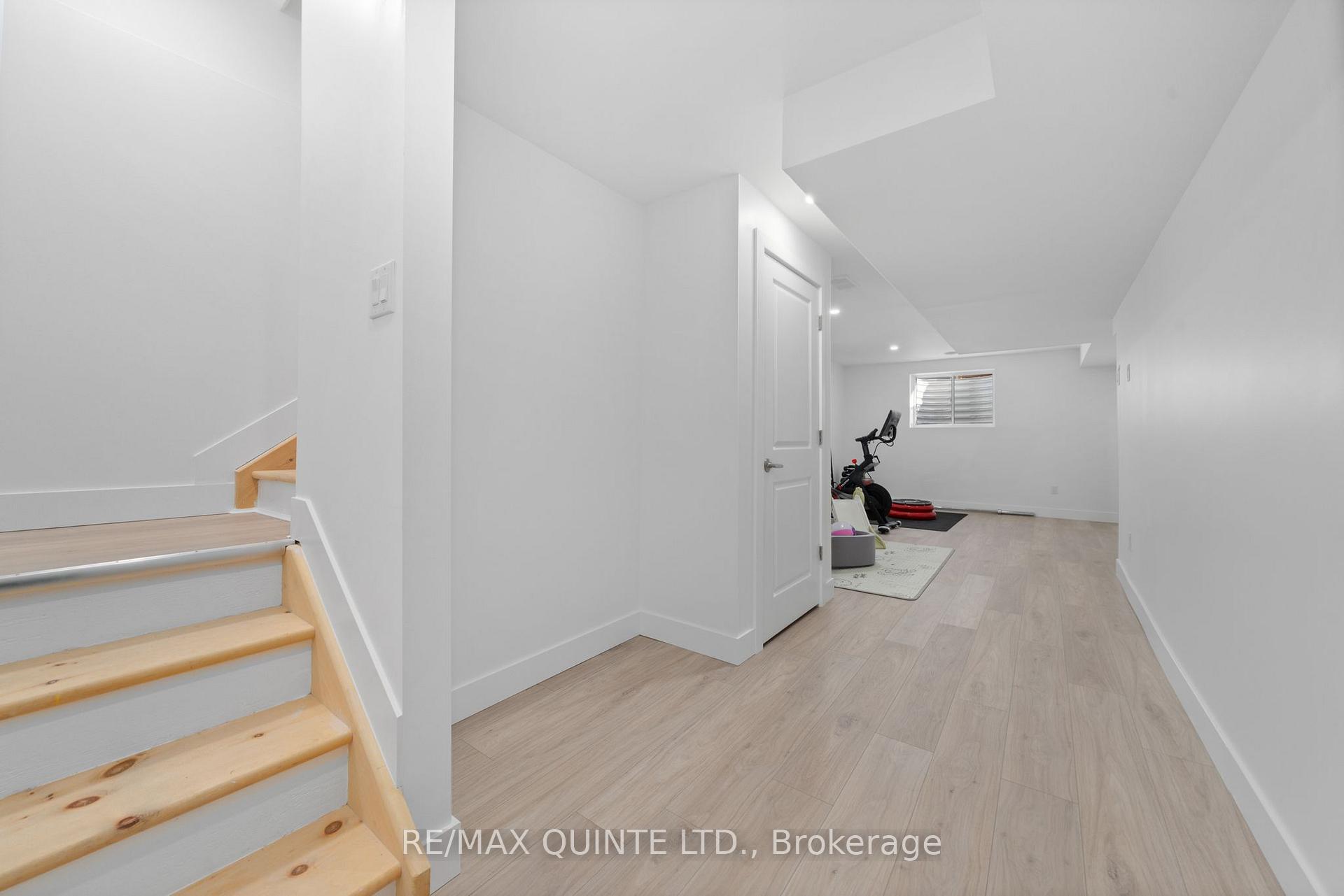 Photo 23 of 36 Campbell Crescent, Prince Edward County, Picton Ward — HOMEH
