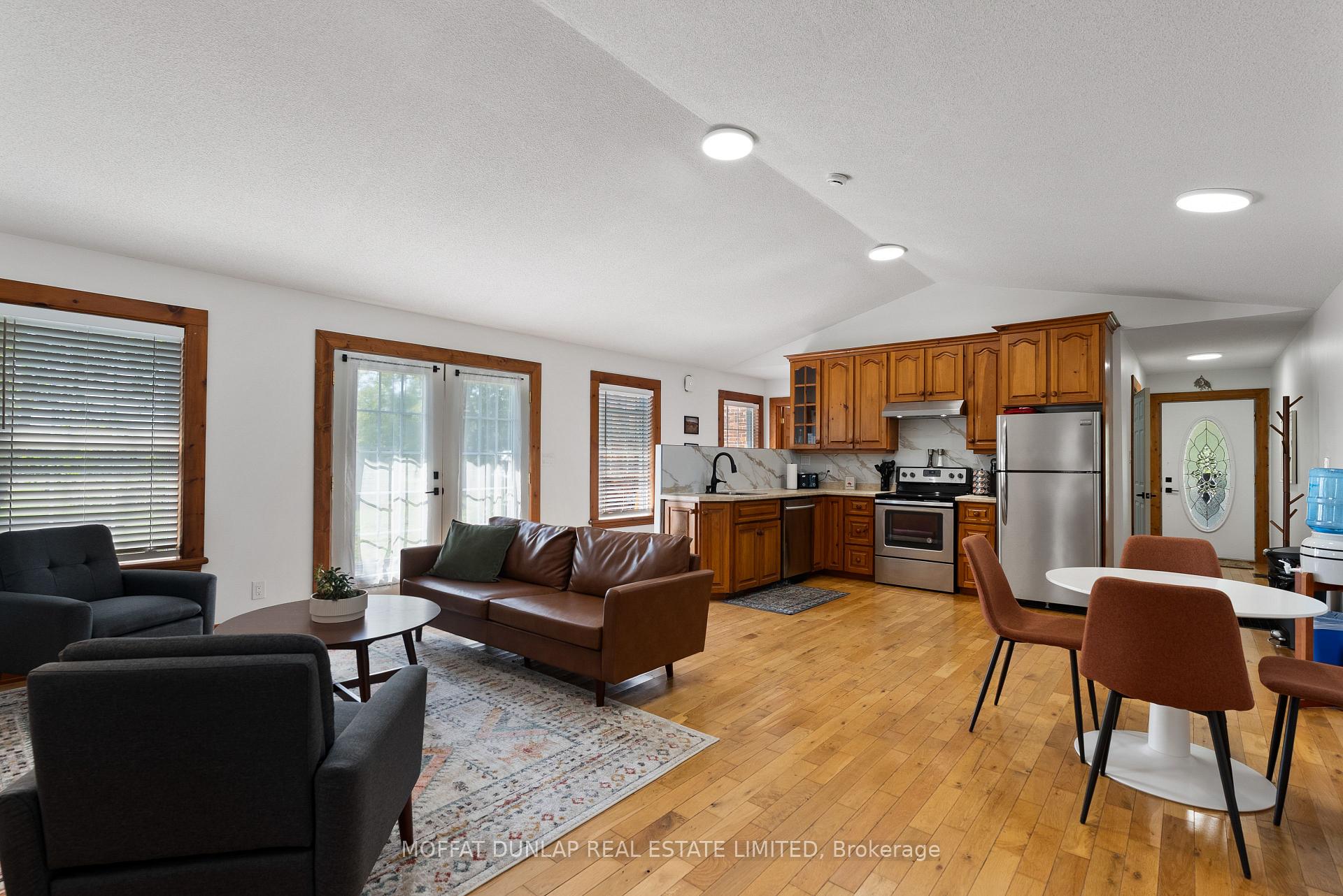 Photo 9 of 180 Courtland Street, Ramara, Atherley — HOMEH