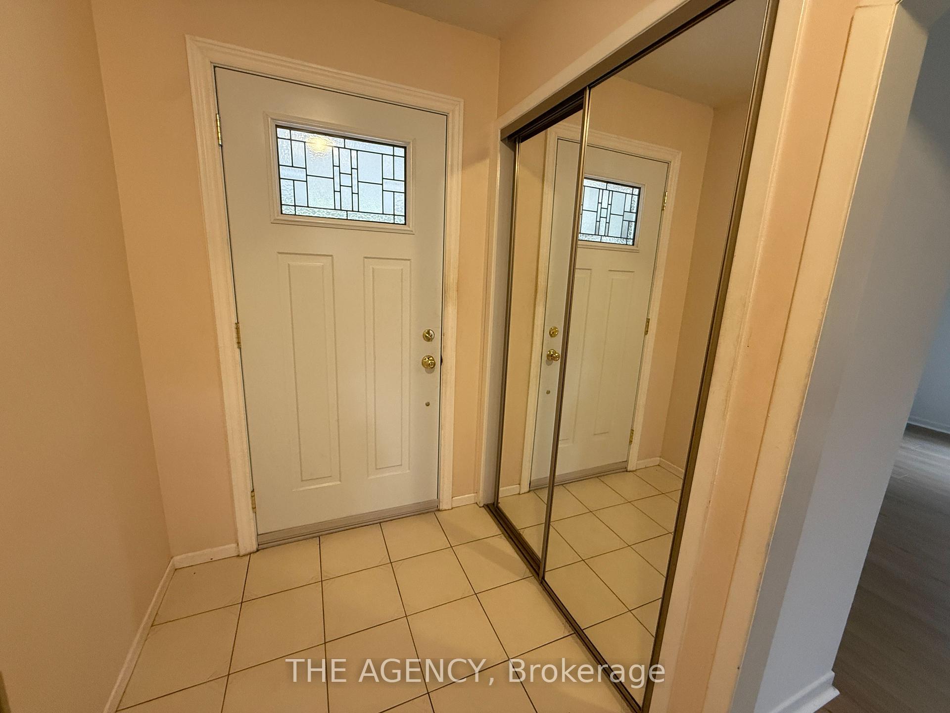 Photo 5 of 323 Waratah Avenue, Newmarket, Huron Heights-Leslie Valley — HOMEH