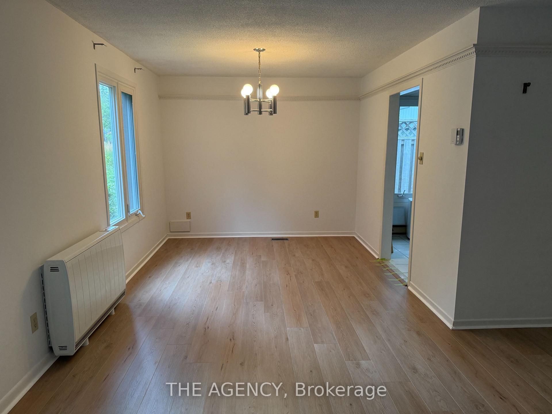 Photo 8 of 323 Waratah Avenue, Newmarket, Huron Heights-Leslie Valley — HOMEH