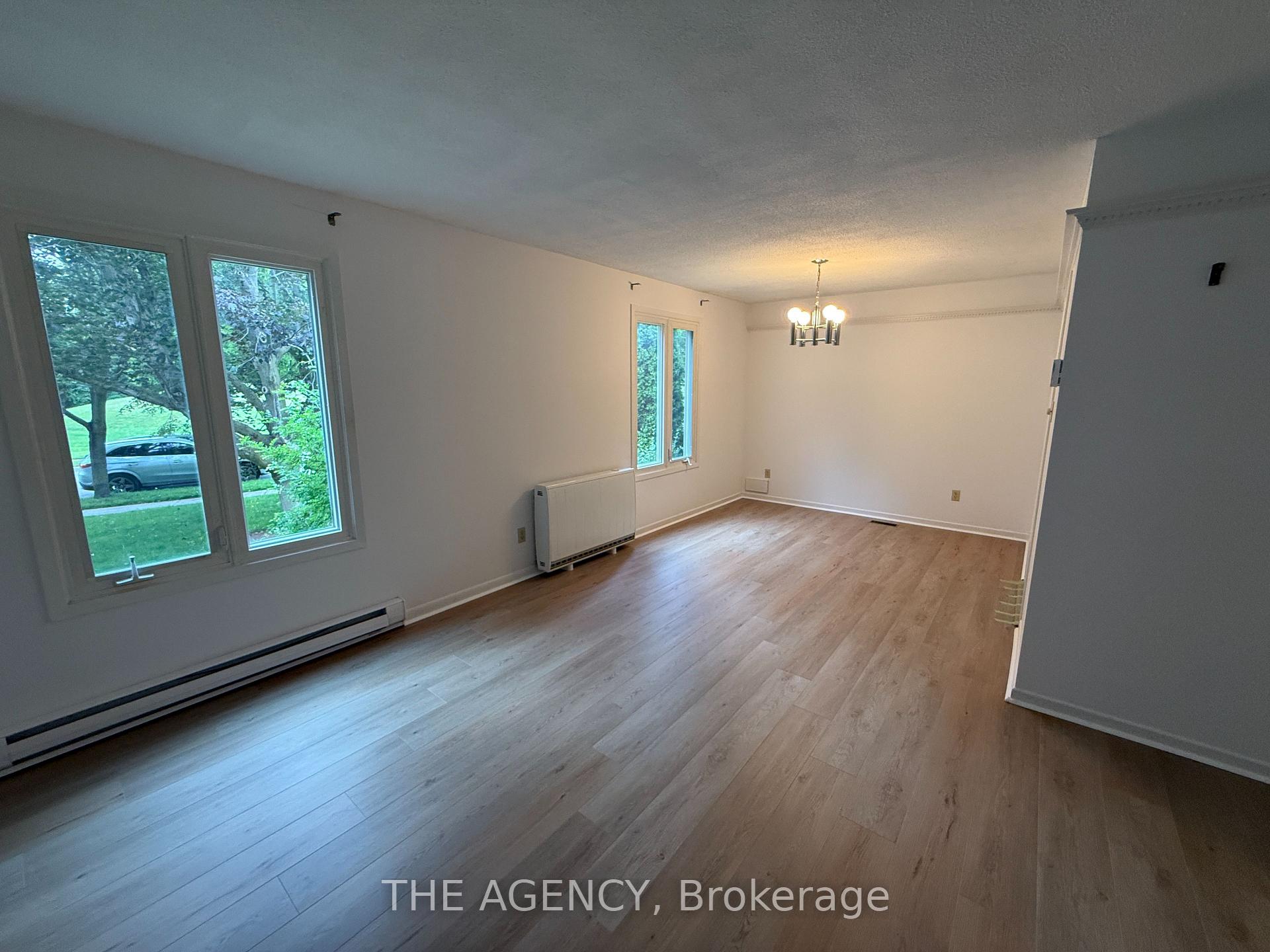 Photo 9 of 323 Waratah Avenue, Newmarket, Huron Heights-Leslie Valley — HOMEH