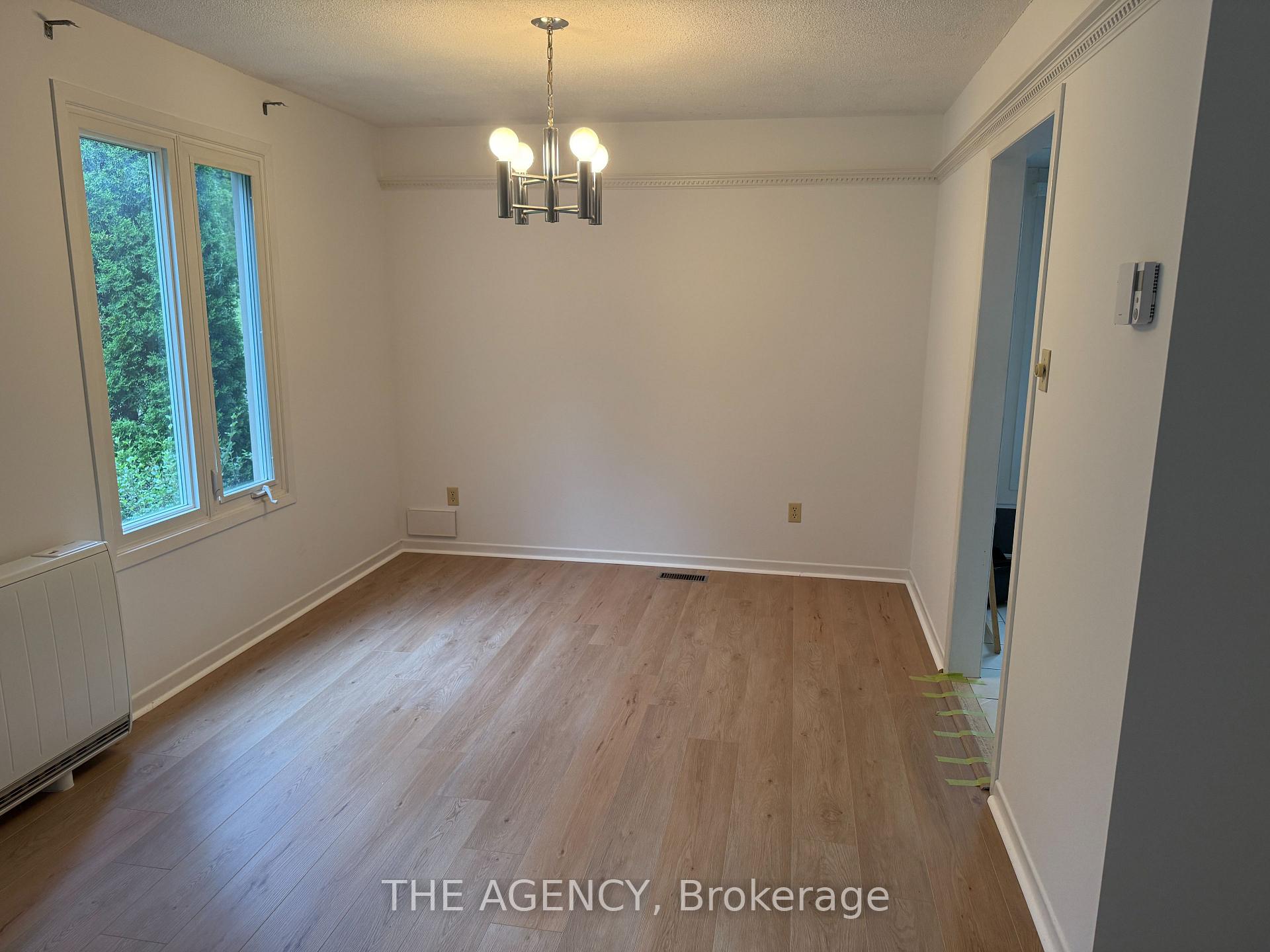 Photo 10 of 323 Waratah Avenue, Newmarket, Huron Heights-Leslie Valley — HOMEH