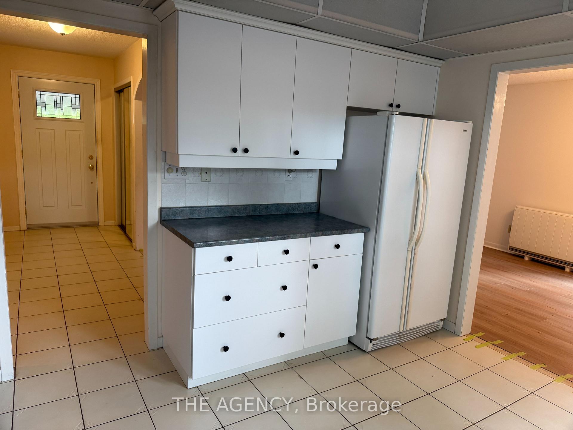 Photo 13 of 323 Waratah Avenue, Newmarket, Huron Heights-Leslie Valley — HOMEH