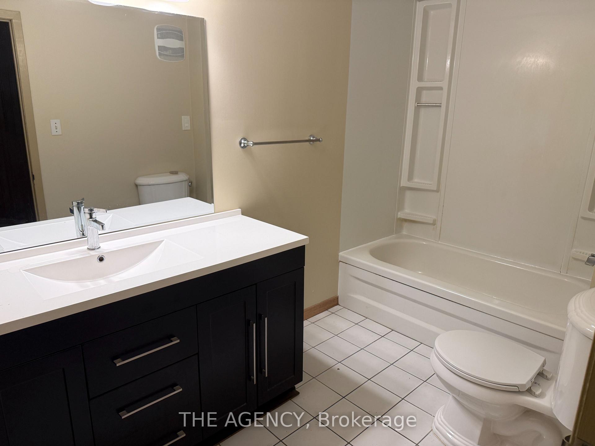 Photo 36 of 323 Waratah Avenue, Newmarket, Huron Heights-Leslie Valley — HOMEH