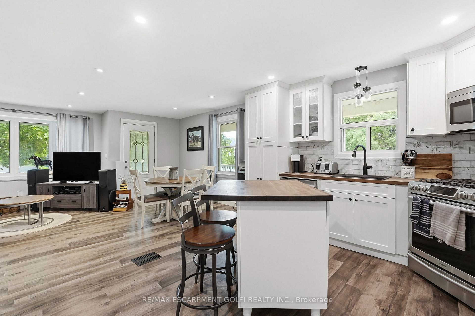 Photo 12 of 146 Lynden Road, Hamilton, Rural Flamborough — HOMEH