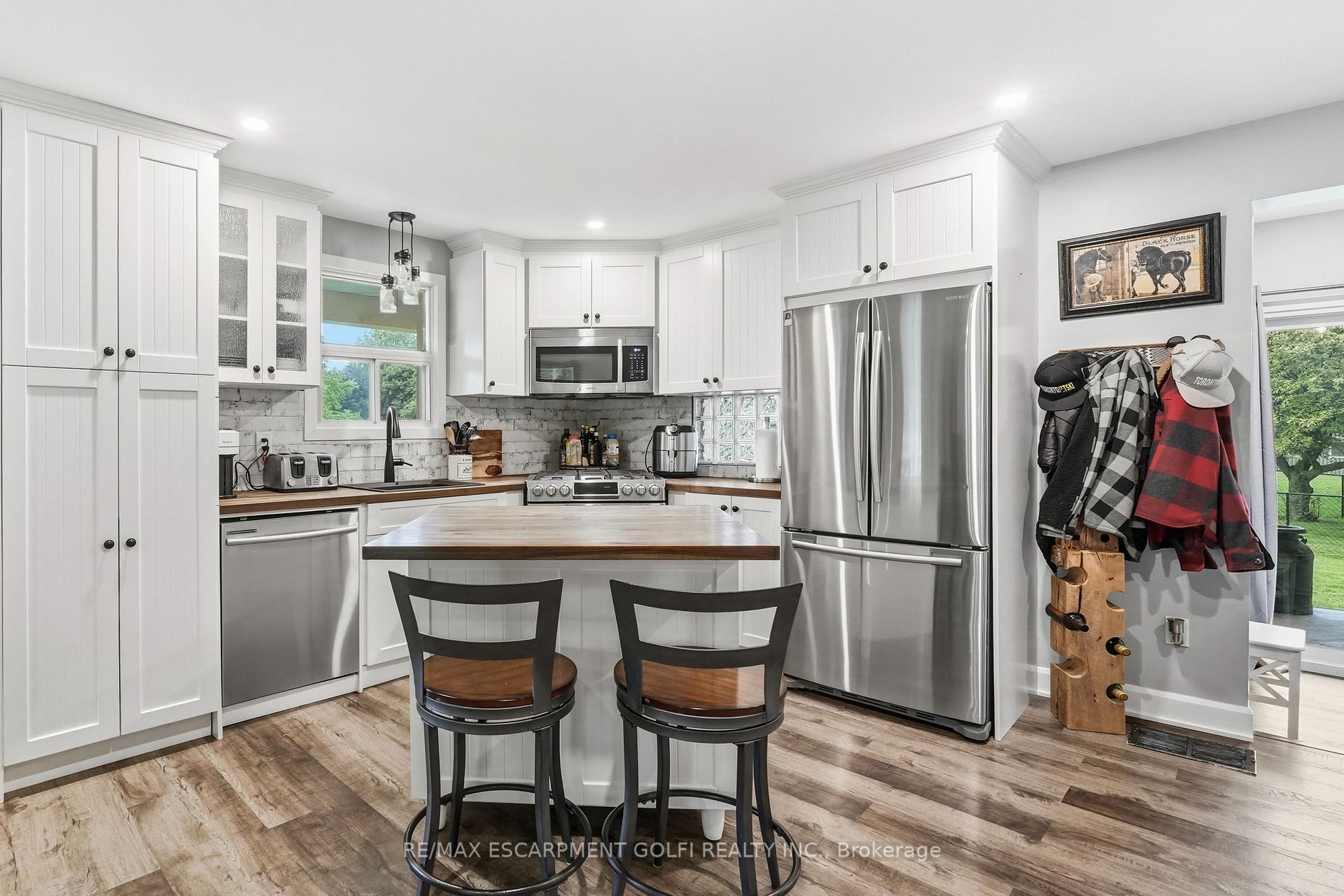 Photo 13 of 146 Lynden Road, Hamilton, Rural Flamborough — HOMEH