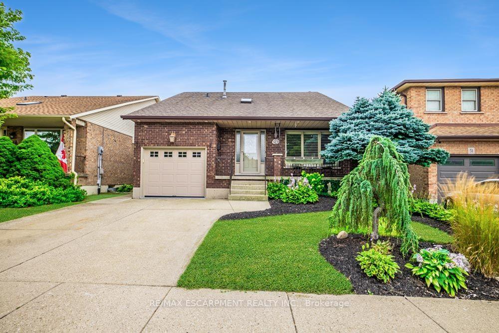 Photo 2 of 49 Branthaven Drive, Hamilton, Stoney Creek Mountain — HOMEH