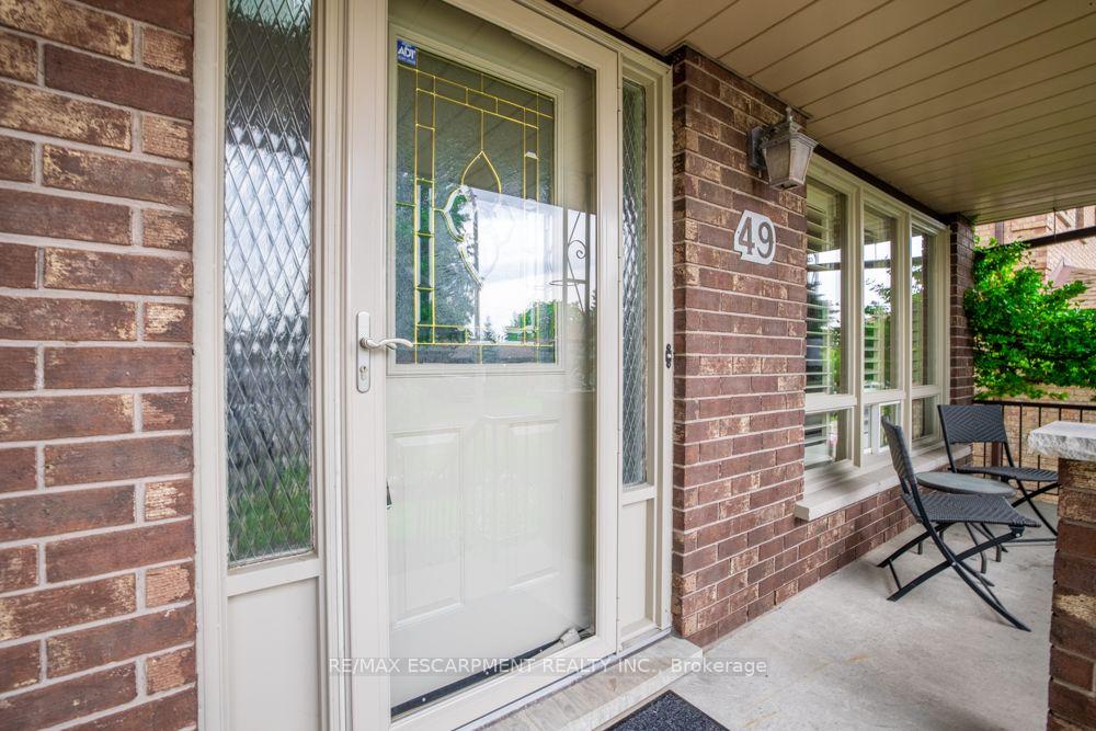 Photo 3 of 49 Branthaven Drive, Hamilton, Stoney Creek Mountain — HOMEH