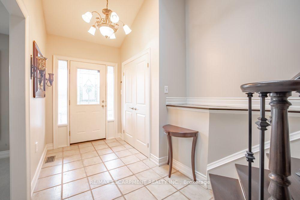 Photo 4 of 49 Branthaven Drive, Hamilton, Stoney Creek Mountain — HOMEH