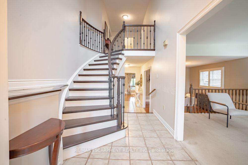 Photo 5 of 49 Branthaven Drive, Hamilton, Stoney Creek Mountain — HOMEH
