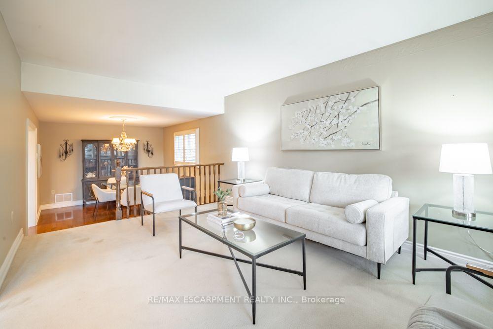 Photo 7 of 49 Branthaven Drive, Hamilton, Stoney Creek Mountain — HOMEH