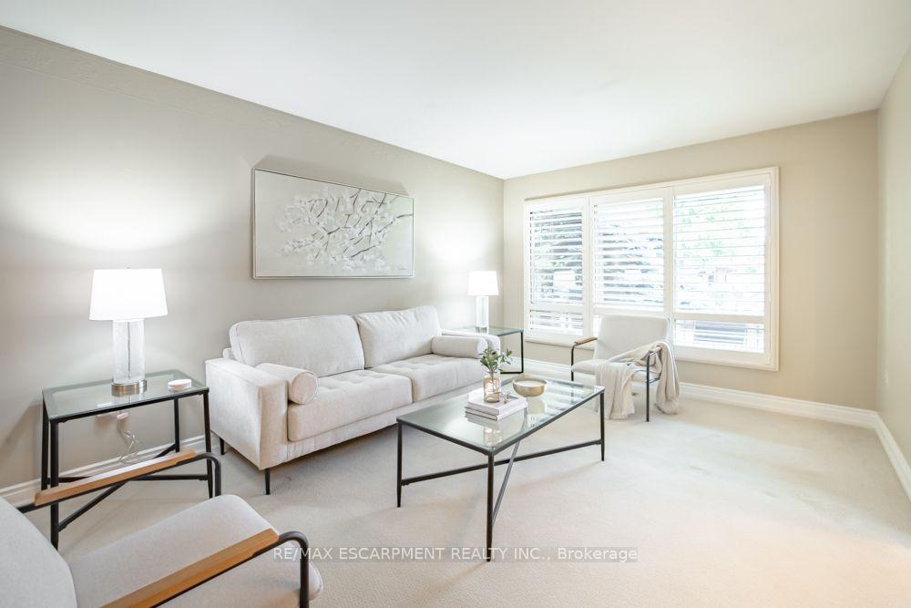 Photo 8 of 49 Branthaven Drive, Hamilton, Stoney Creek Mountain — HOMEH