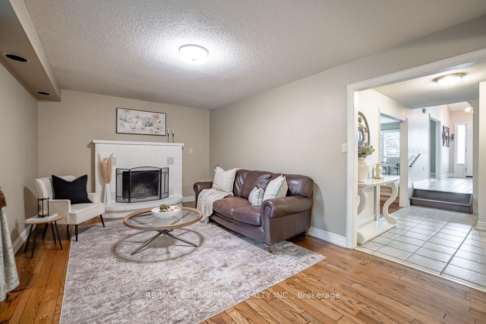 Photo 12 of 49 Branthaven Drive, Hamilton, Stoney Creek Mountain — HOMEH