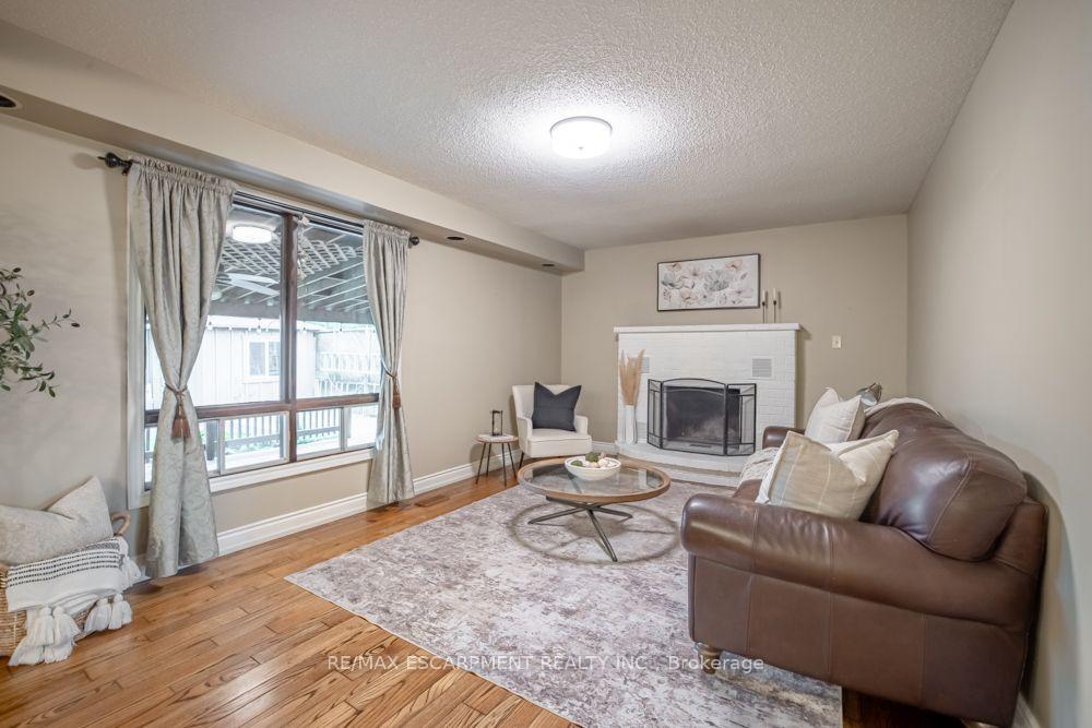 Photo 13 of 49 Branthaven Drive, Hamilton, Stoney Creek Mountain — HOMEH