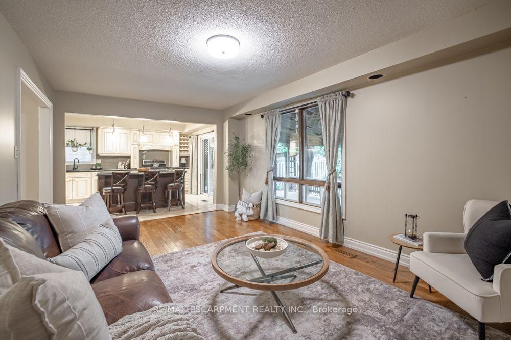 Photo 15 of 49 Branthaven Drive, Hamilton, Stoney Creek Mountain — HOMEH