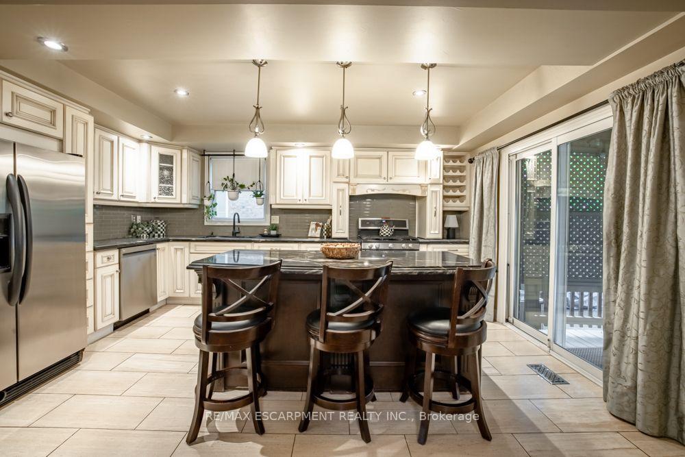 Photo 16 of 49 Branthaven Drive, Hamilton, Stoney Creek Mountain — HOMEH