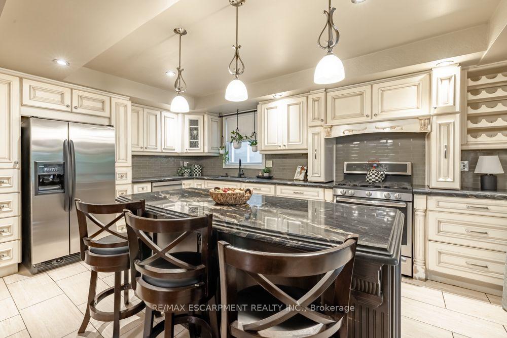 Photo 17 of 49 Branthaven Drive, Hamilton, Stoney Creek Mountain — HOMEH
