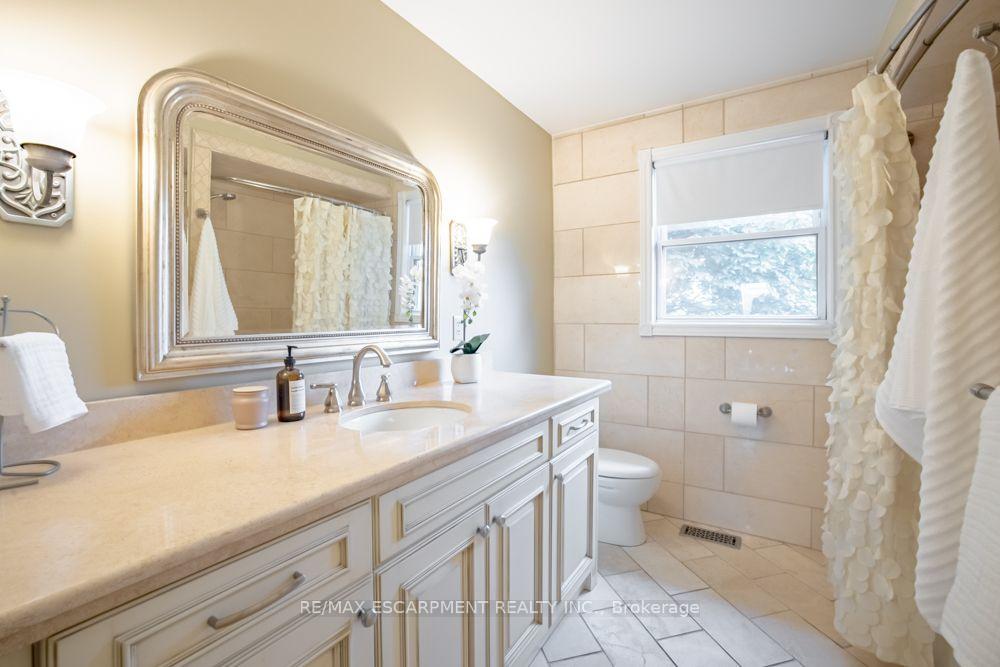 Photo 25 of 49 Branthaven Drive, Hamilton, Stoney Creek Mountain — HOMEH