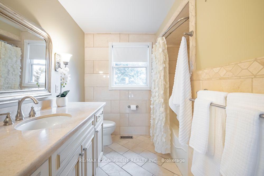 Photo 26 of 49 Branthaven Drive, Hamilton, Stoney Creek Mountain — HOMEH