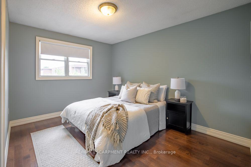 Photo 27 of 49 Branthaven Drive, Hamilton, Stoney Creek Mountain — HOMEH