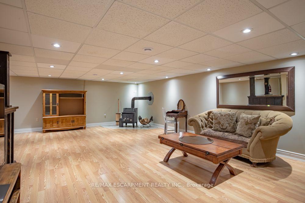Photo 32 of 49 Branthaven Drive, Hamilton, Stoney Creek Mountain — HOMEH