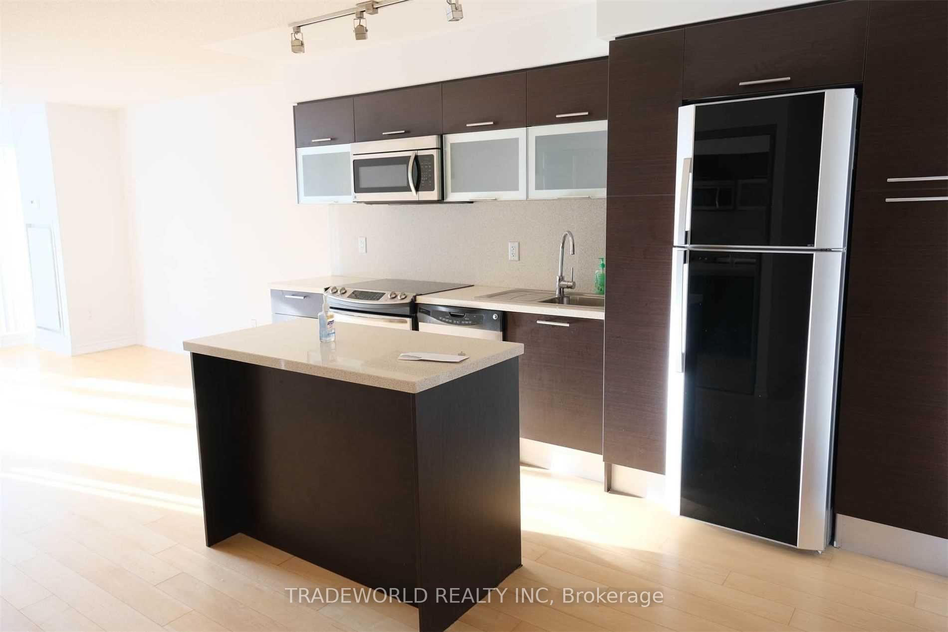 Photo 3 of Unit 921, 386 Yonge Street, Toronto, Bay Street Corridor — HOMEH