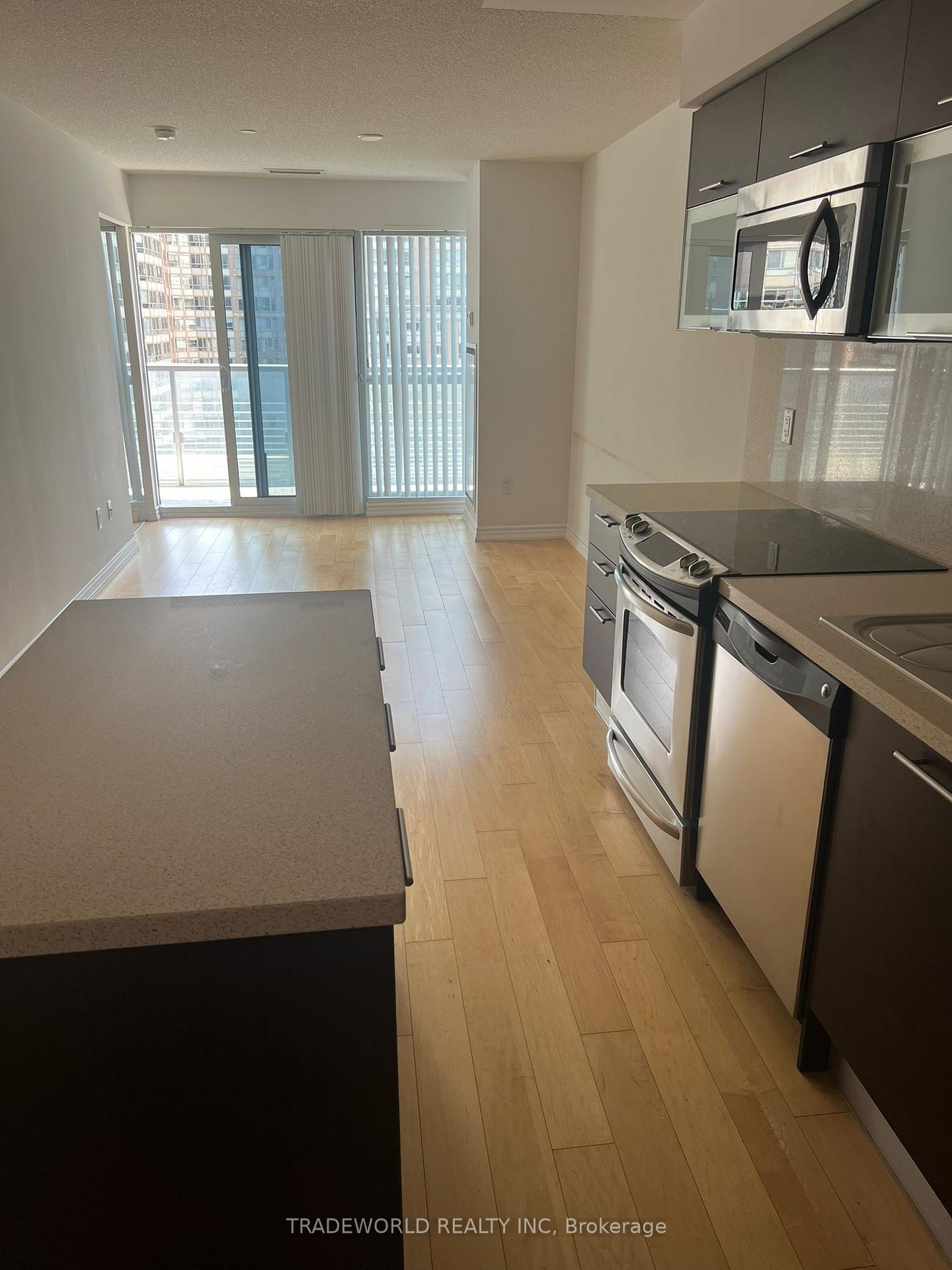 Photo 5 of Unit 921, 386 Yonge Street, Toronto, Bay Street Corridor — HOMEH