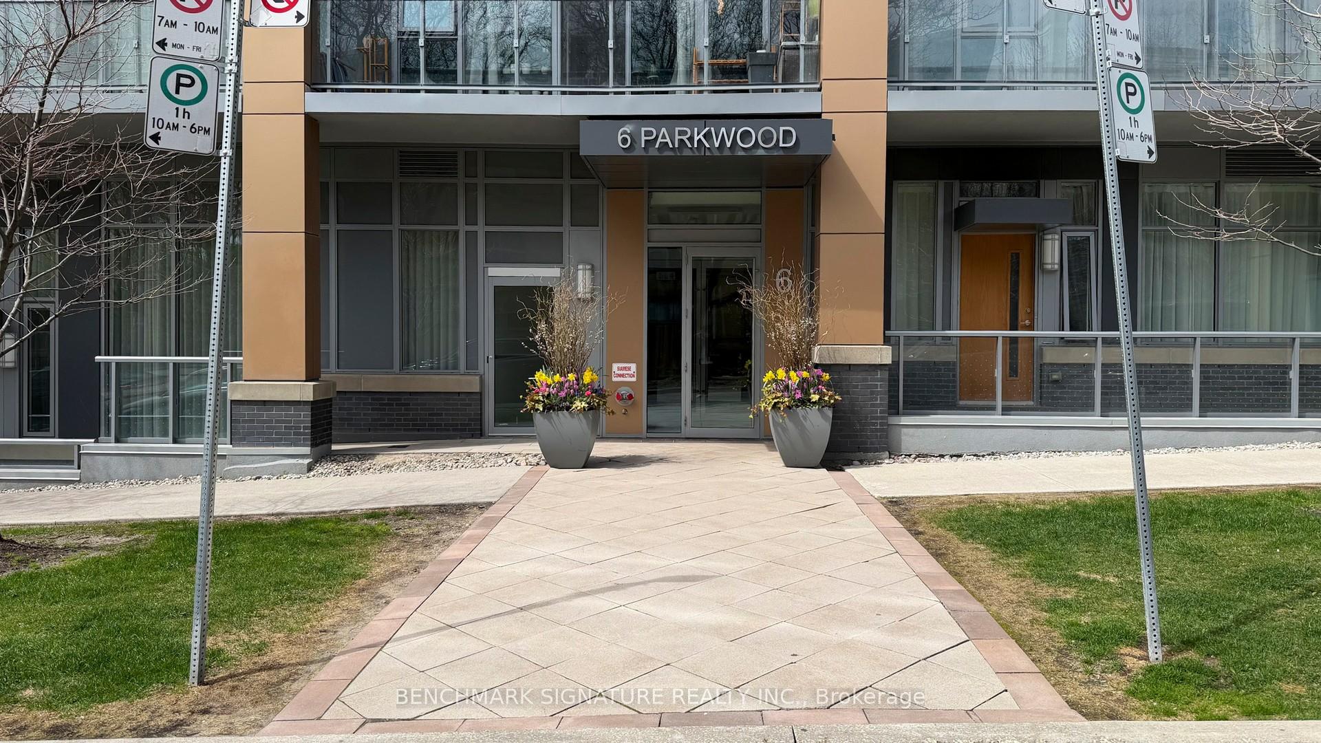 Photo 4 of Unit Th106, 6 Parkwood Avenue, Toronto, Casa Loma — HOMEH