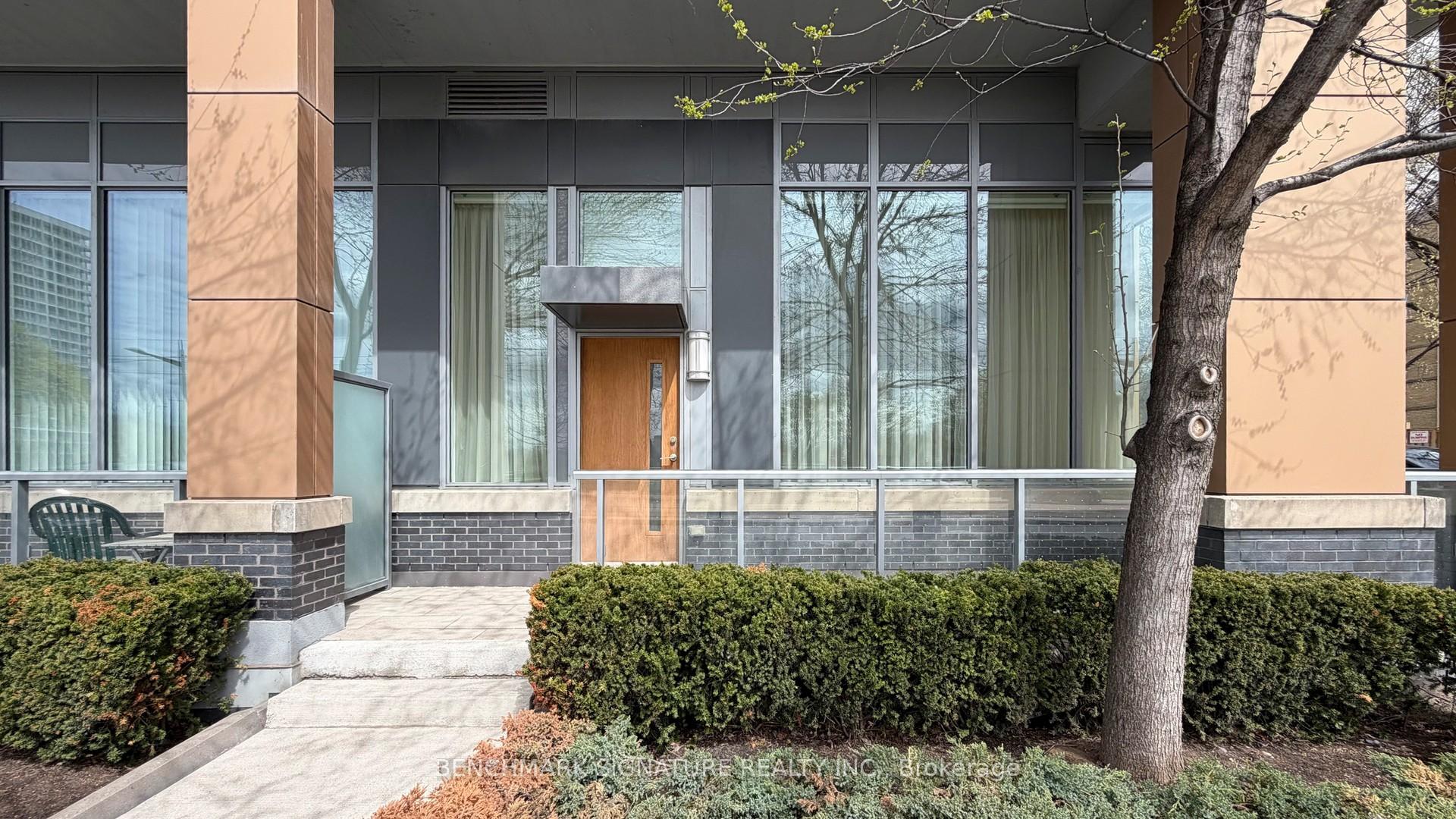 Photo 7 of Unit Th106, 6 Parkwood Avenue, Toronto, Casa Loma — HOMEH