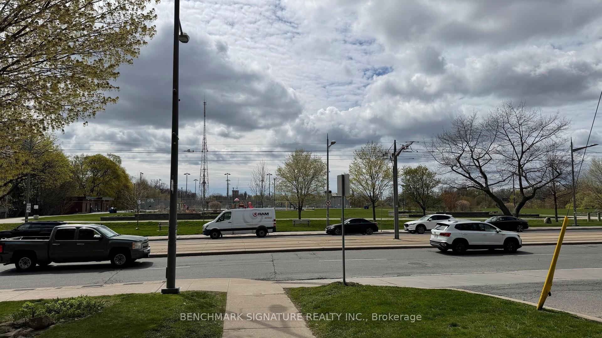 Photo 8 of Unit Th106, 6 Parkwood Avenue, Toronto, Casa Loma — HOMEH