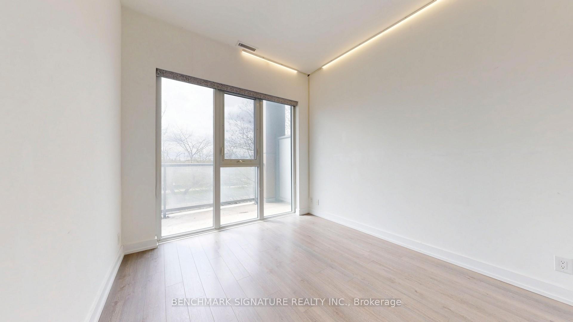 Photo 37 of Unit Th106, 6 Parkwood Avenue, Toronto, Casa Loma — HOMEH