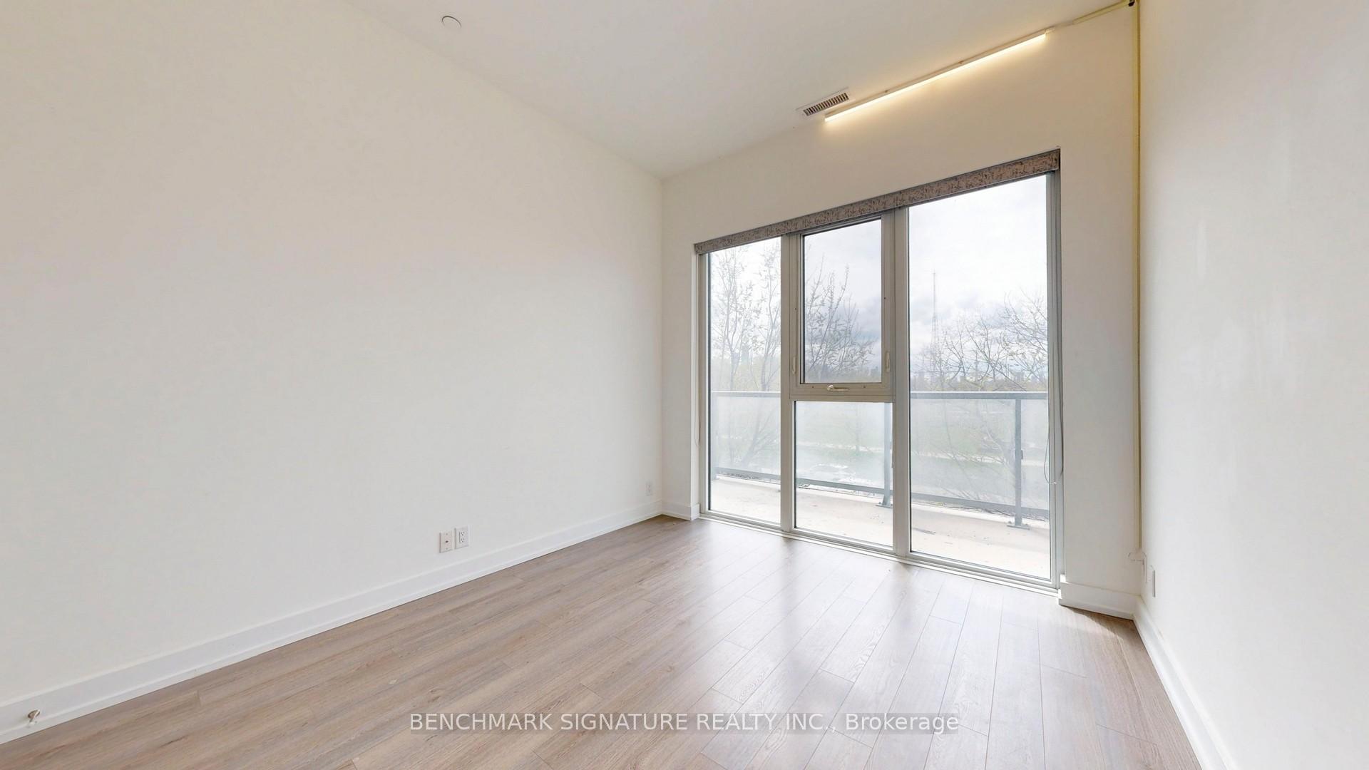 Photo 38 of Unit Th106, 6 Parkwood Avenue, Toronto, Casa Loma — HOMEH