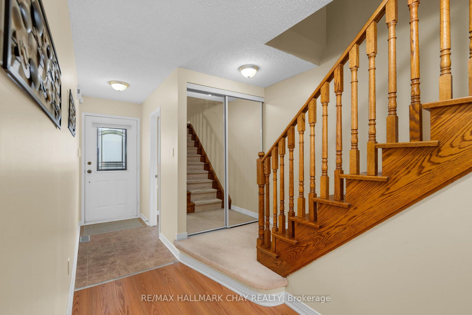 Photo 2 of 769 Playter Crescent, Newmarket, Armitage — HOMEH
