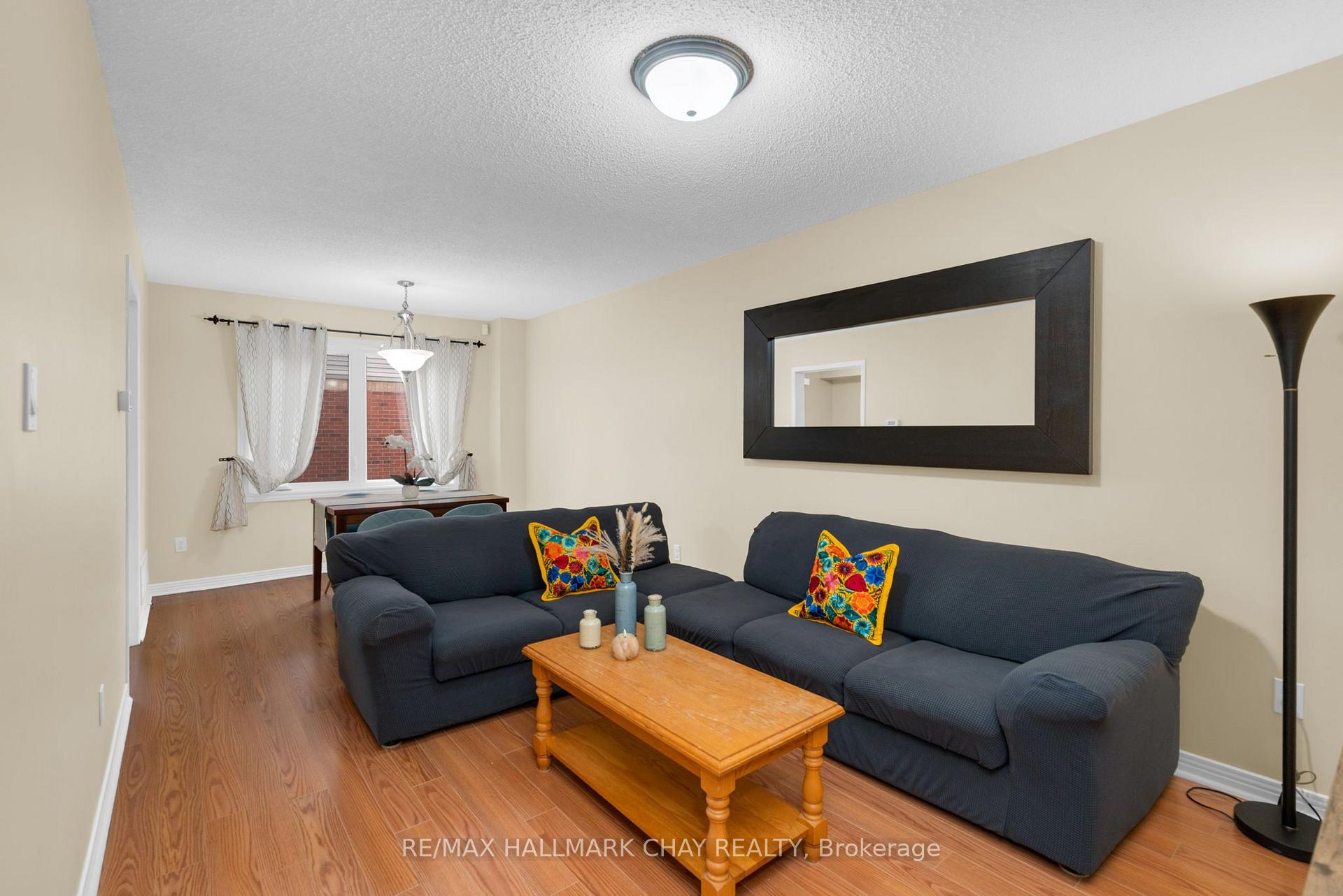 Photo 3 of 769 Playter Crescent, Newmarket, Armitage — HOMEH