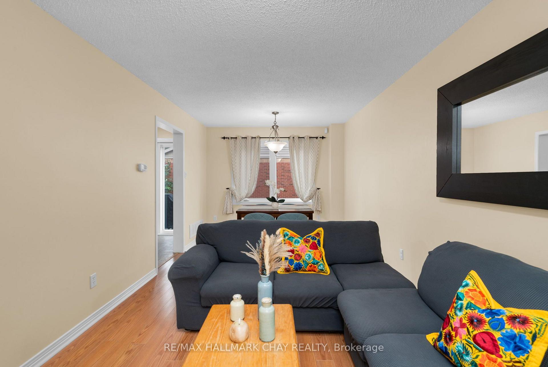 Photo 4 of 769 Playter Crescent, Newmarket, Armitage — HOMEH