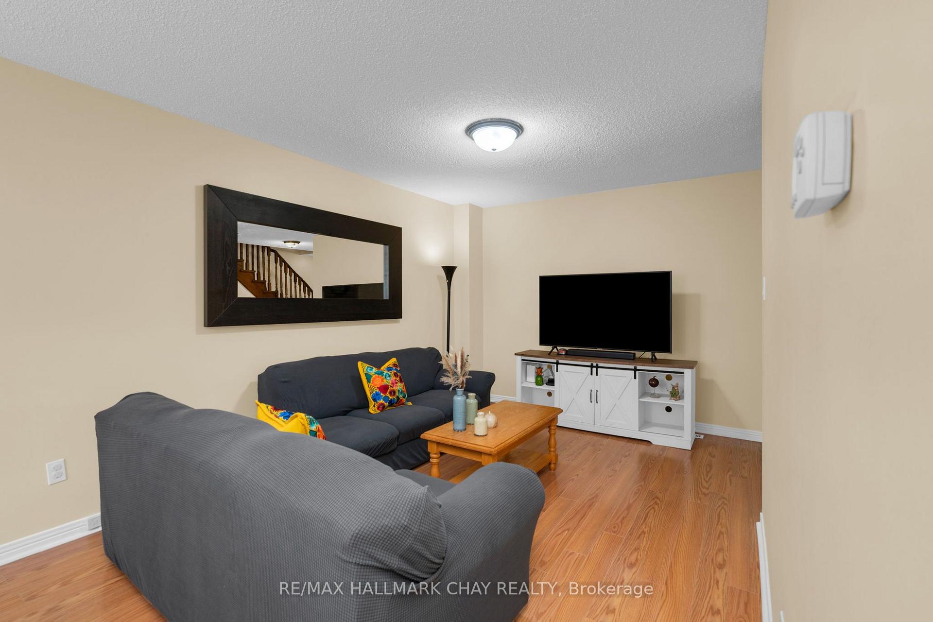 Photo 5 of 769 Playter Crescent, Newmarket, Armitage — HOMEH
