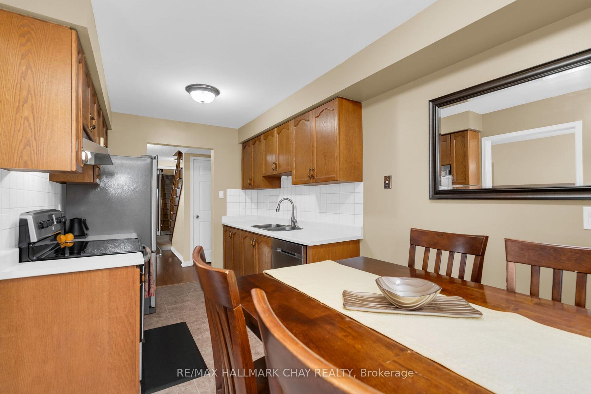 Photo 8 of 769 Playter Crescent, Newmarket, Armitage — HOMEH