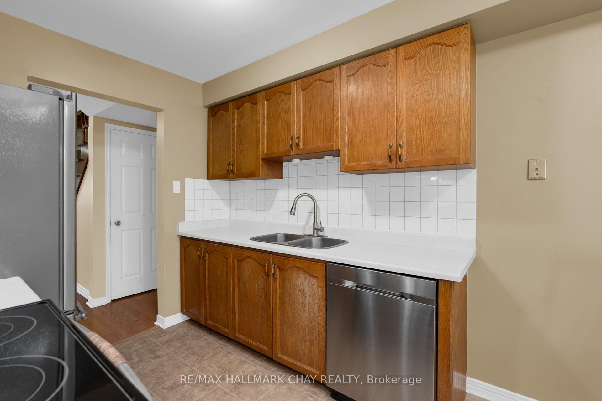 Photo 9 of 769 Playter Crescent, Newmarket, Armitage — HOMEH