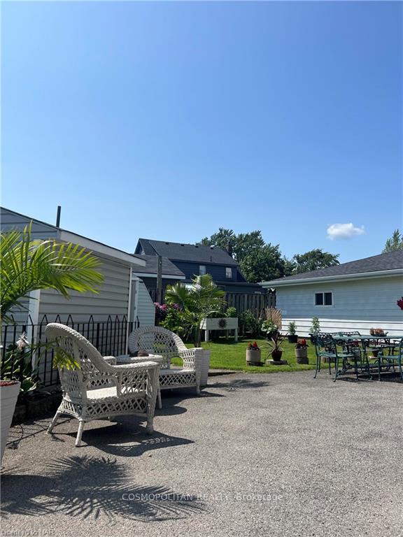 Photo 4 of 68 Clifford Avenue, Welland, Broadway — HOMEH