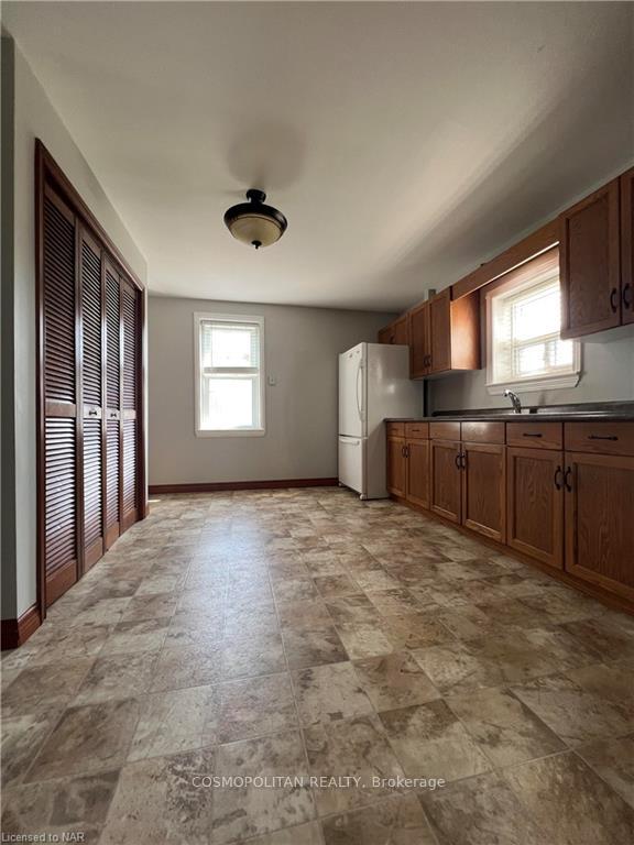Photo 7 of 68 Clifford Avenue, Welland, Broadway — HOMEH
