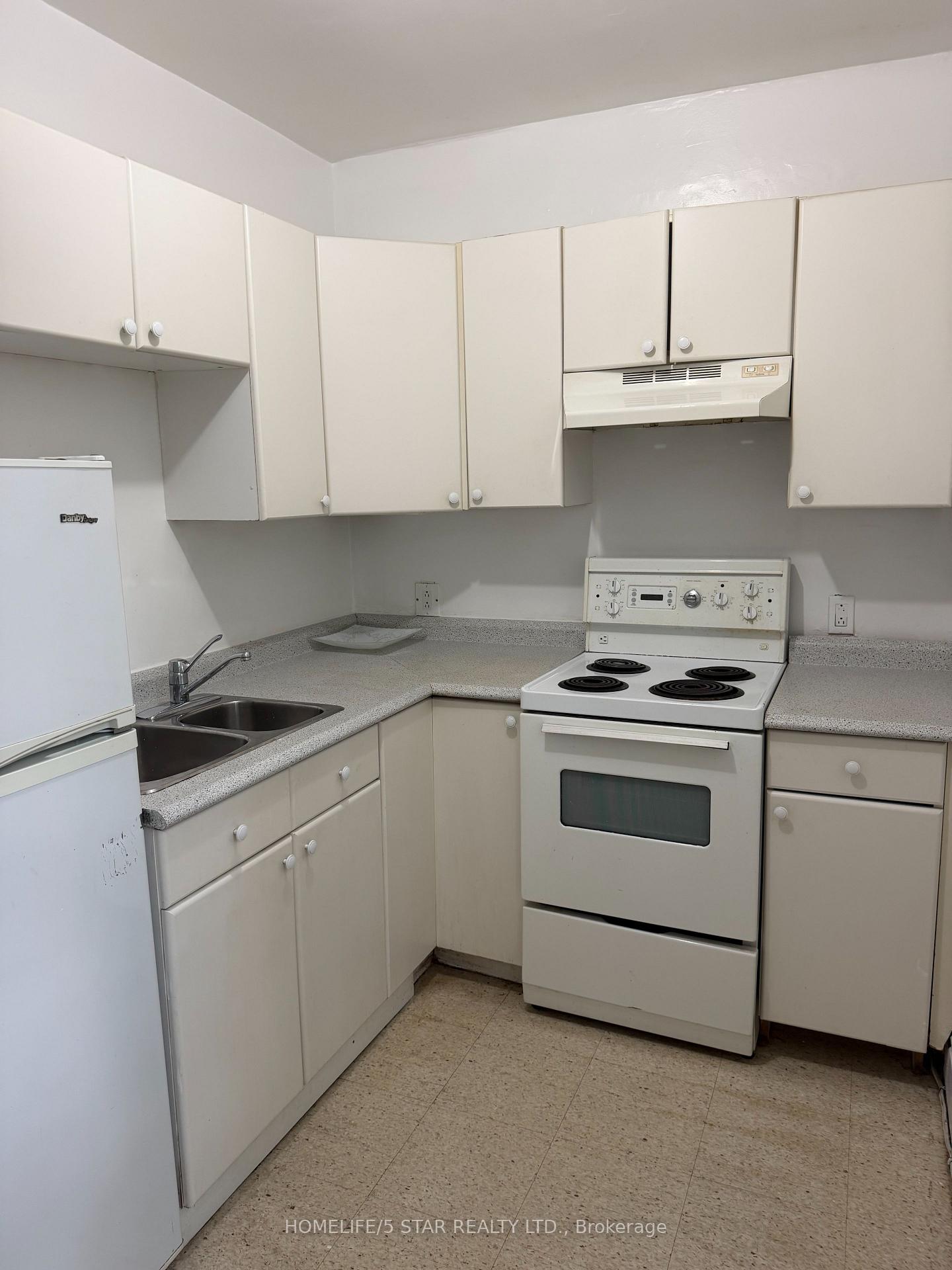 Photo 3 of Unit Apt 2, 743 Euclid Avenue, Toronto, The Annex — HOMEH