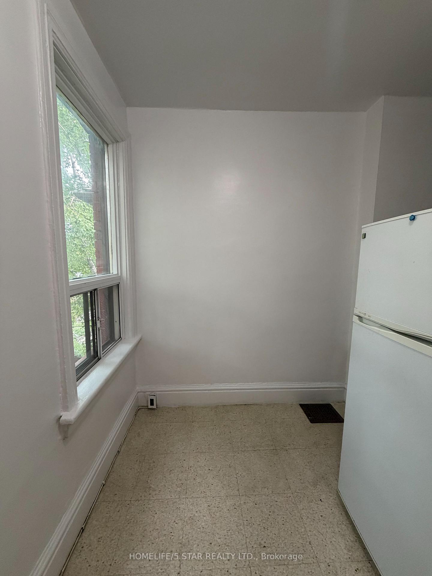 Photo 4 of Unit Apt 2, 743 Euclid Avenue, Toronto, The Annex — HOMEH