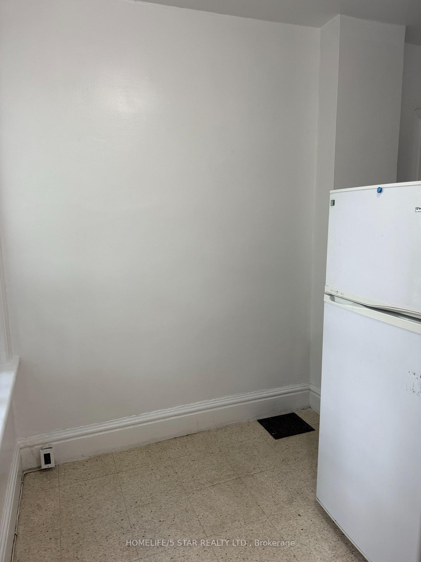 Photo 5 of Unit Apt 2, 743 Euclid Avenue, Toronto, The Annex — HOMEH