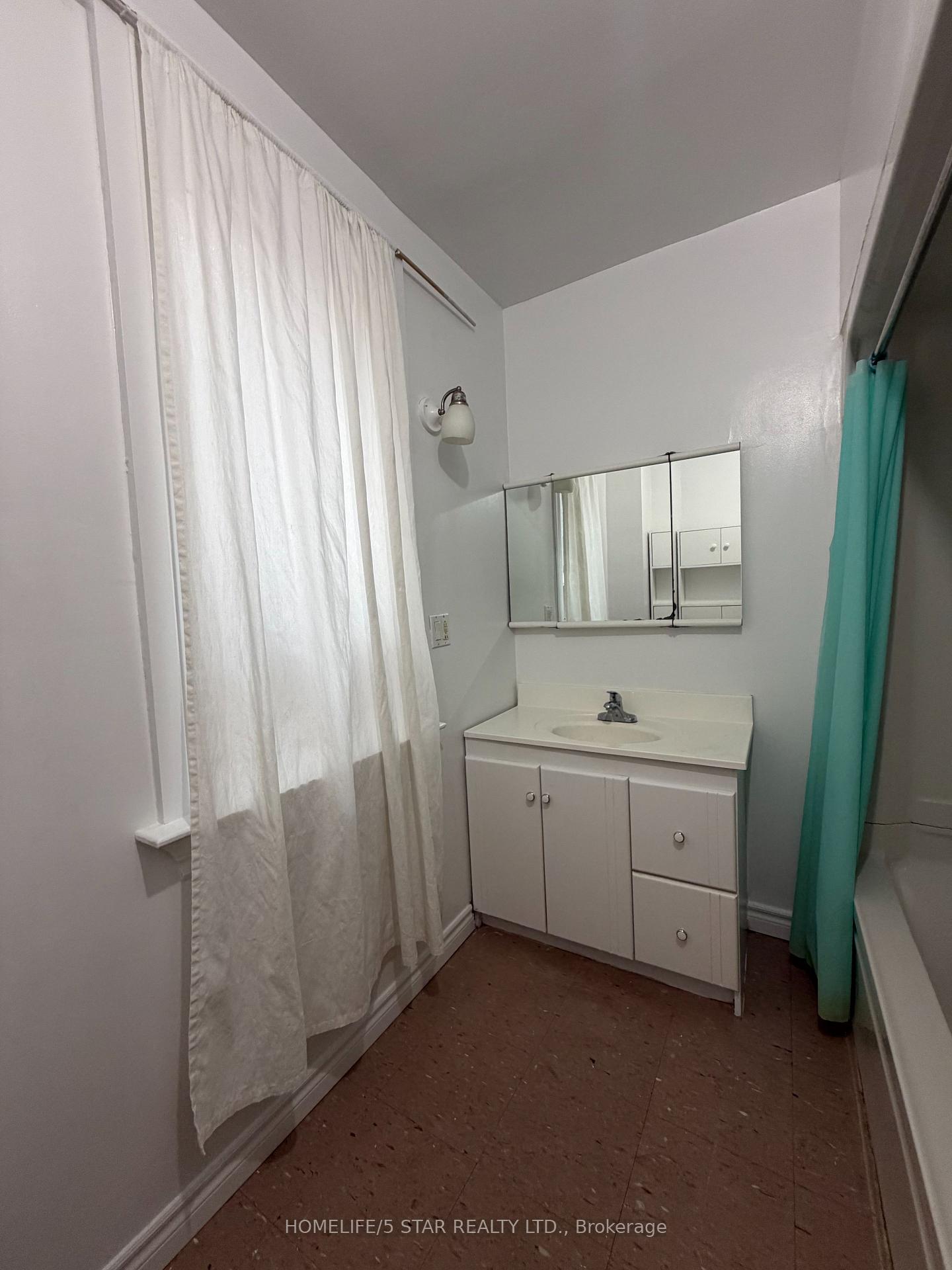 Photo 8 of Unit Apt 2, 743 Euclid Avenue, Toronto, The Annex — HOMEH